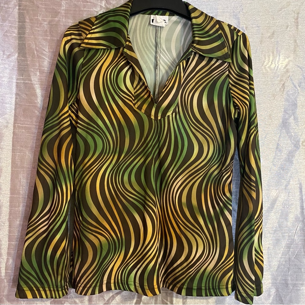 Y2K tunic shirt swirly green/dk brown, size L has small snag on sleeve see pic